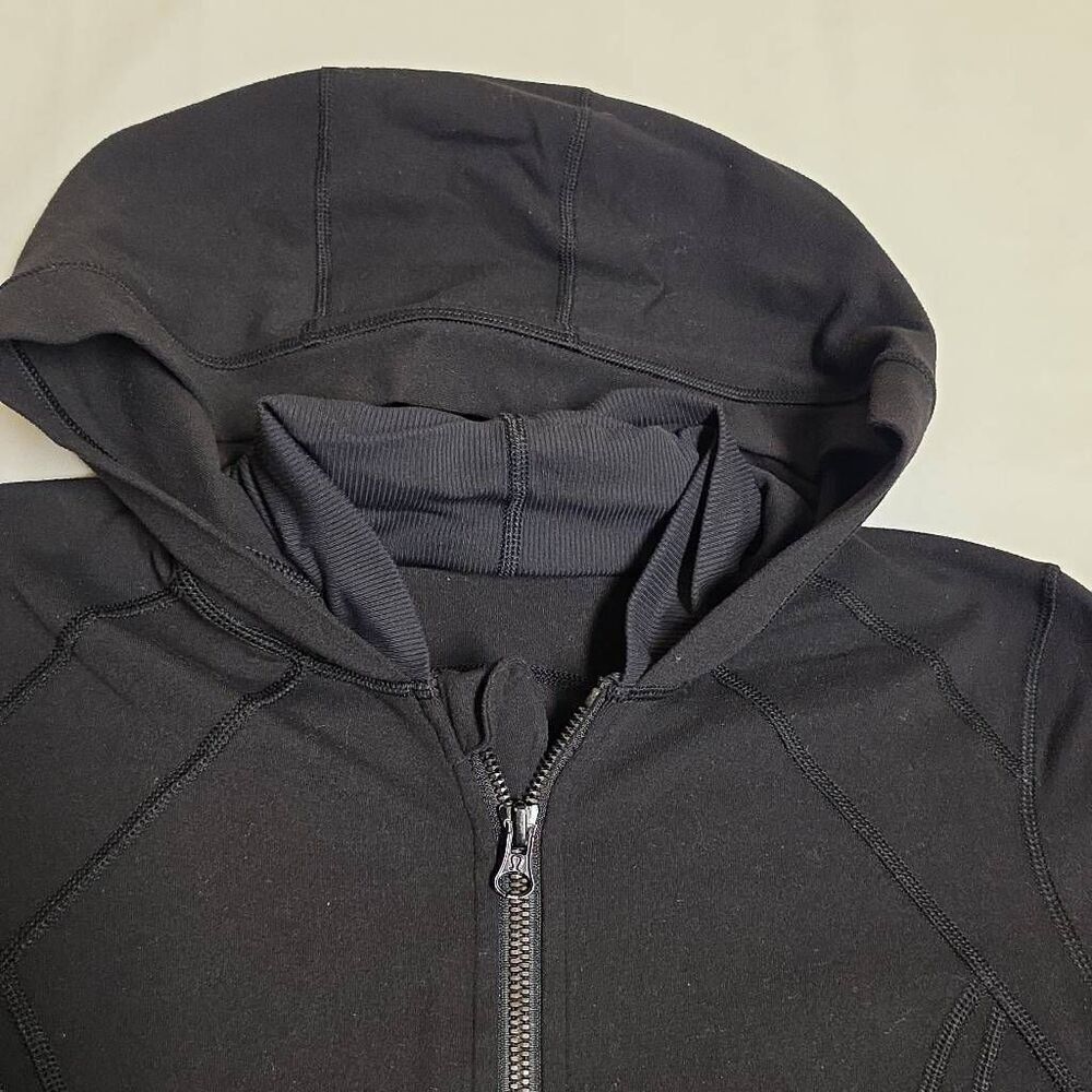 Lululemon jacket with a full-zip front and hood Size 6 - Picture 2 of 11